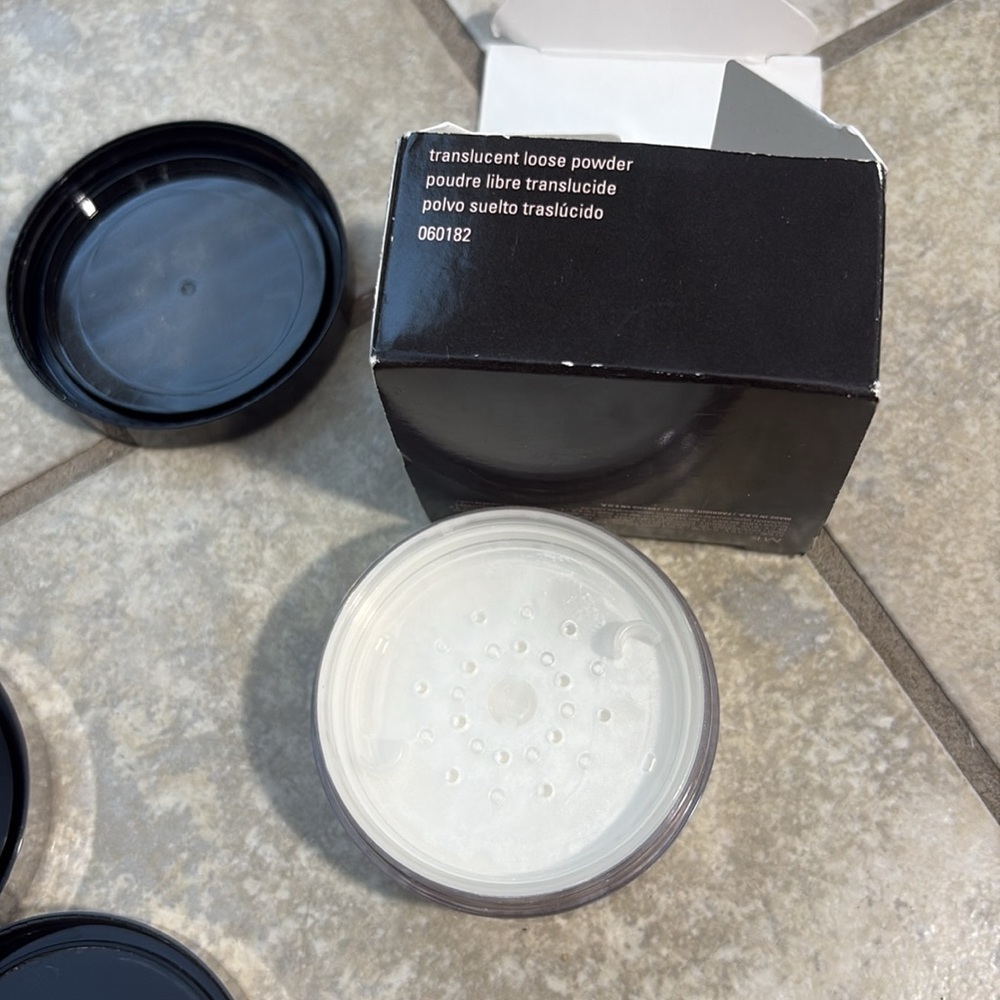 Mary Kay Translucent Loose Powder & Mineral Powder Foundation bundle - Picture 4 of 6